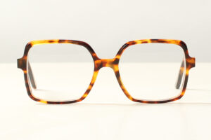 Emmanuelle Khanh Sweet 006 Bio